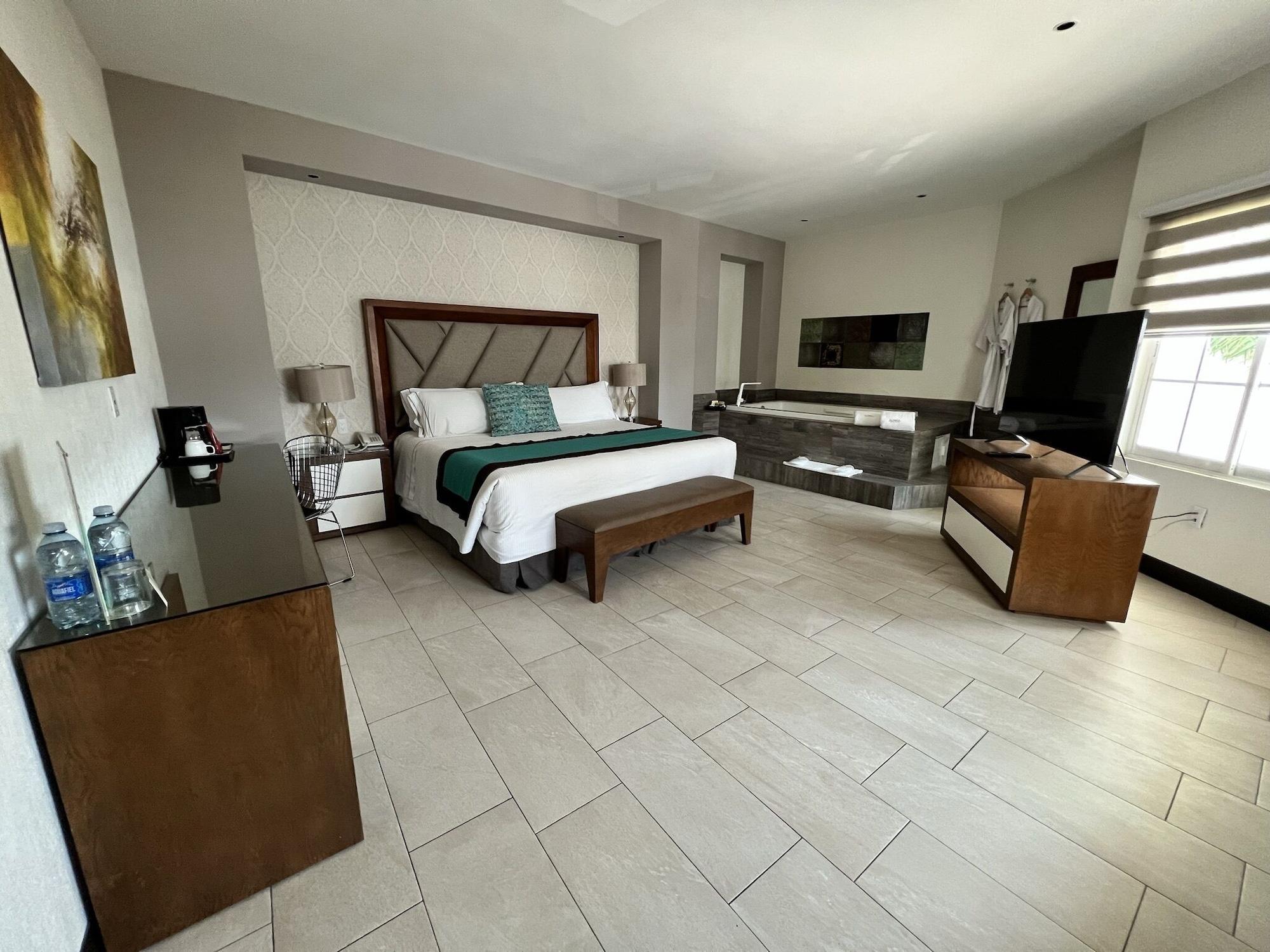 Aurea Hotel And Suites Zapopan Extérieur photo